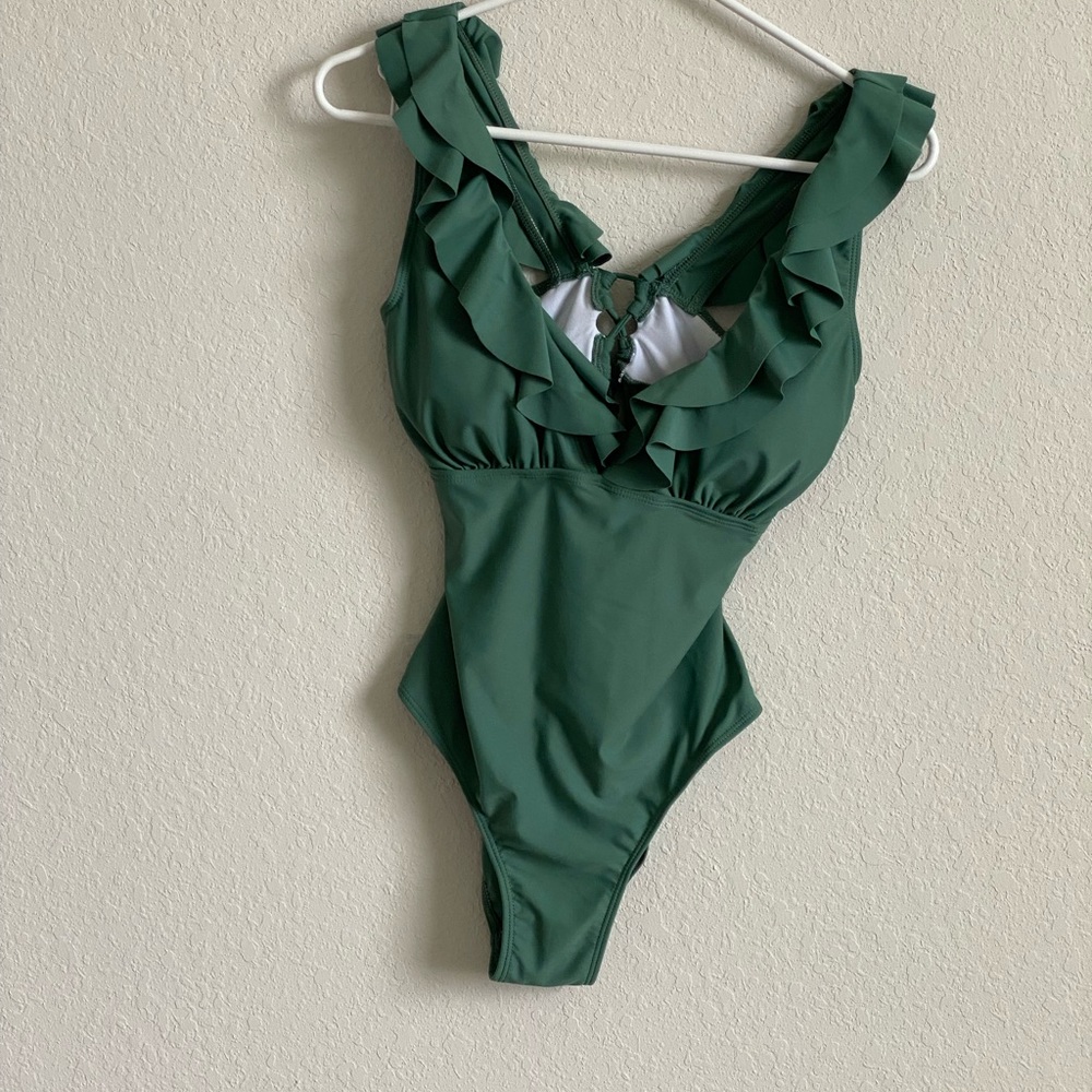 Woman’s size Medium gag teen 1pc Bathing Suit.  Low v-Neck, Low Back,  high Cut
